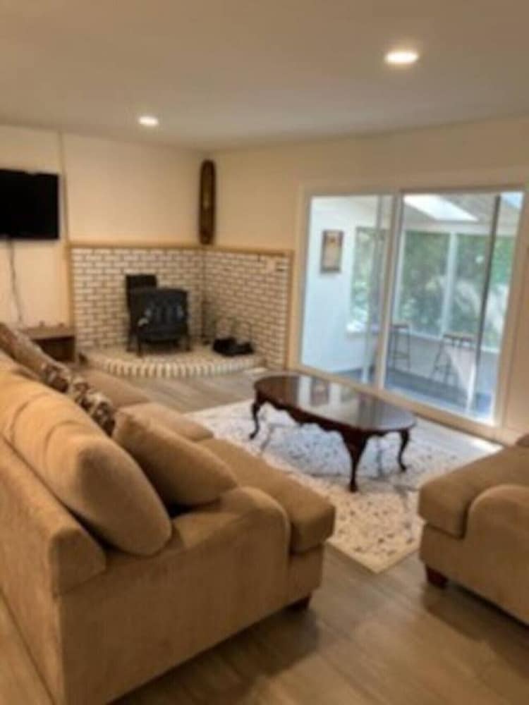 Marmora Hideaway - Peaceful Cottage w Wi-fi Clearwater
