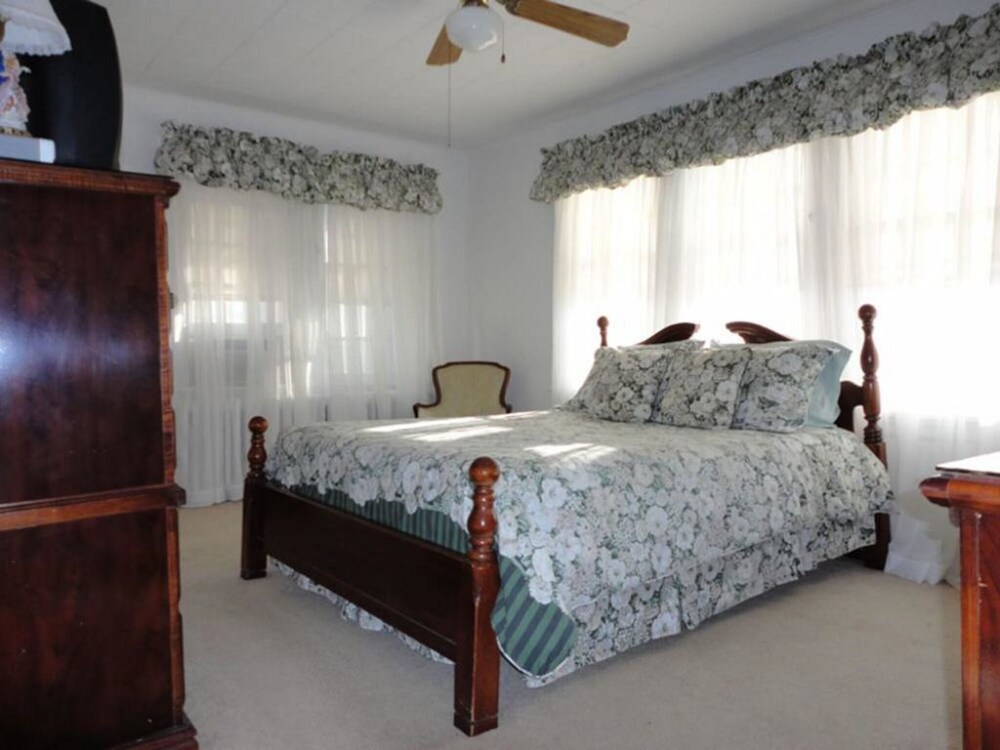 Plymouth Inn
