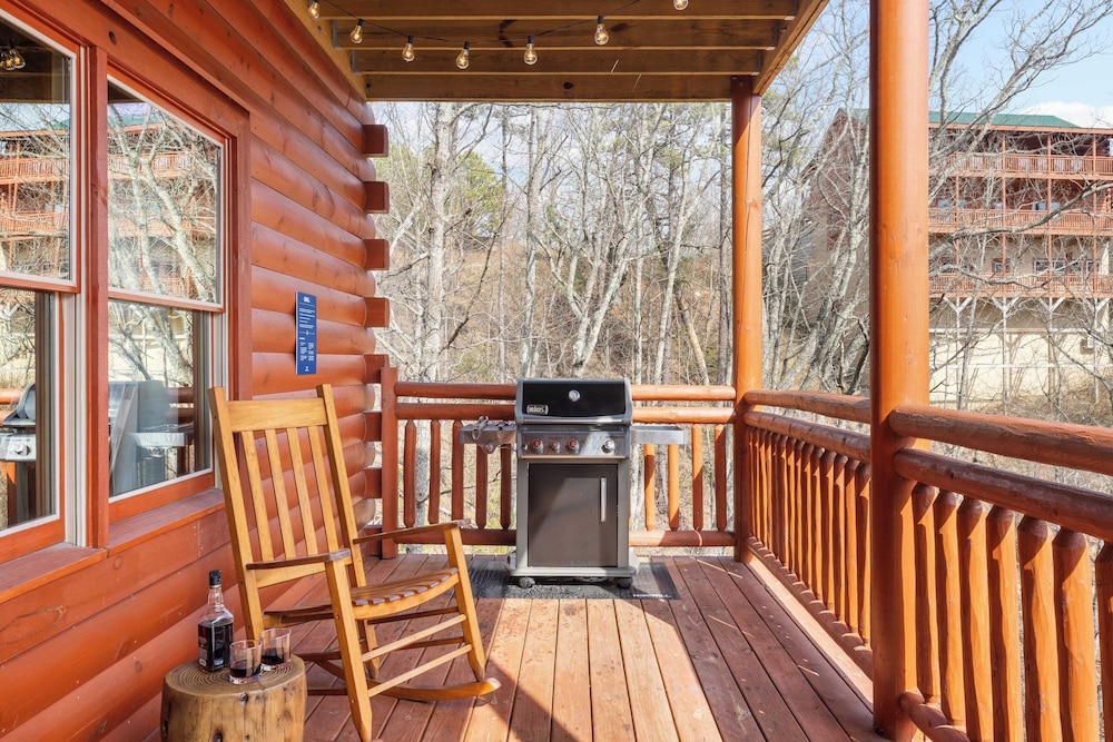 Sleeps 20! Indoor Pool & Home Theater Redesigned Boulder Ridge by Avantstay