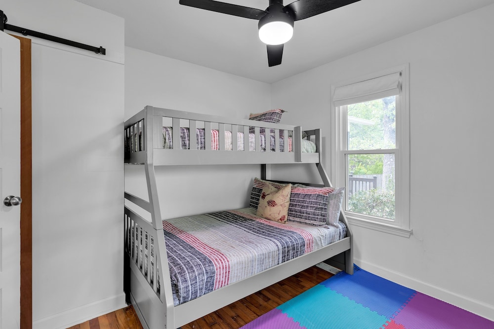 Relax And Unwind In The Heart Of Fayetteville 2 Bedroom Home