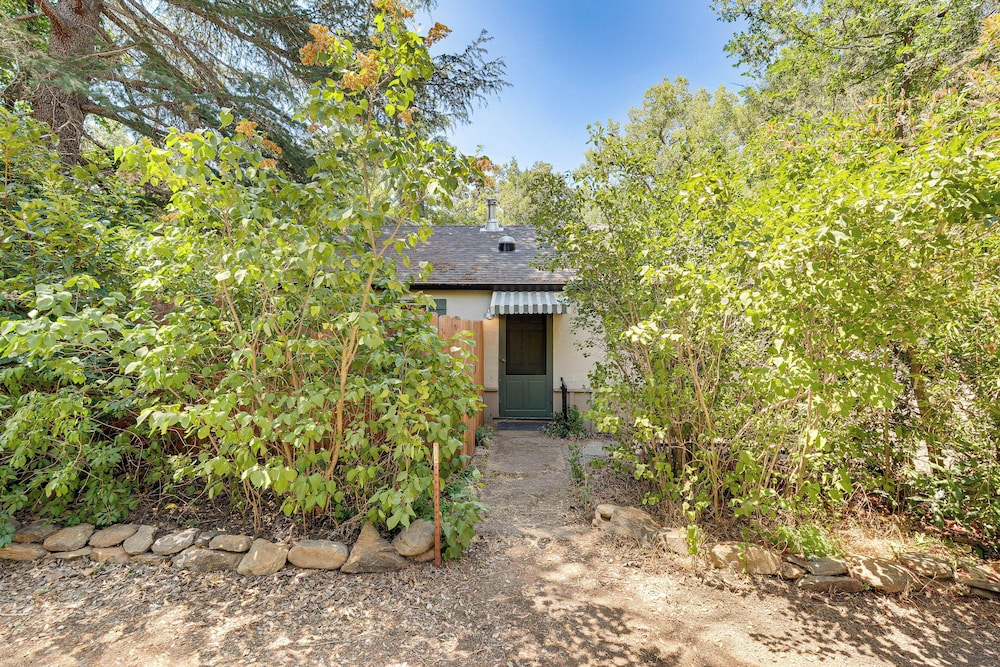 Wine Country Cottage in Historic Fiddletown!