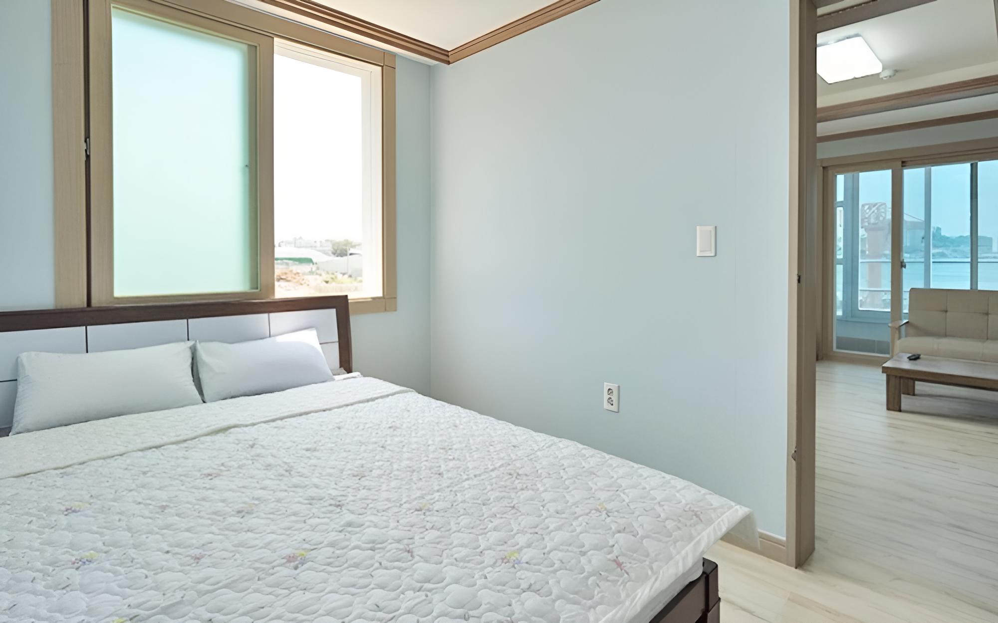 Geojedo Gyeonnaeryang Pension view 5