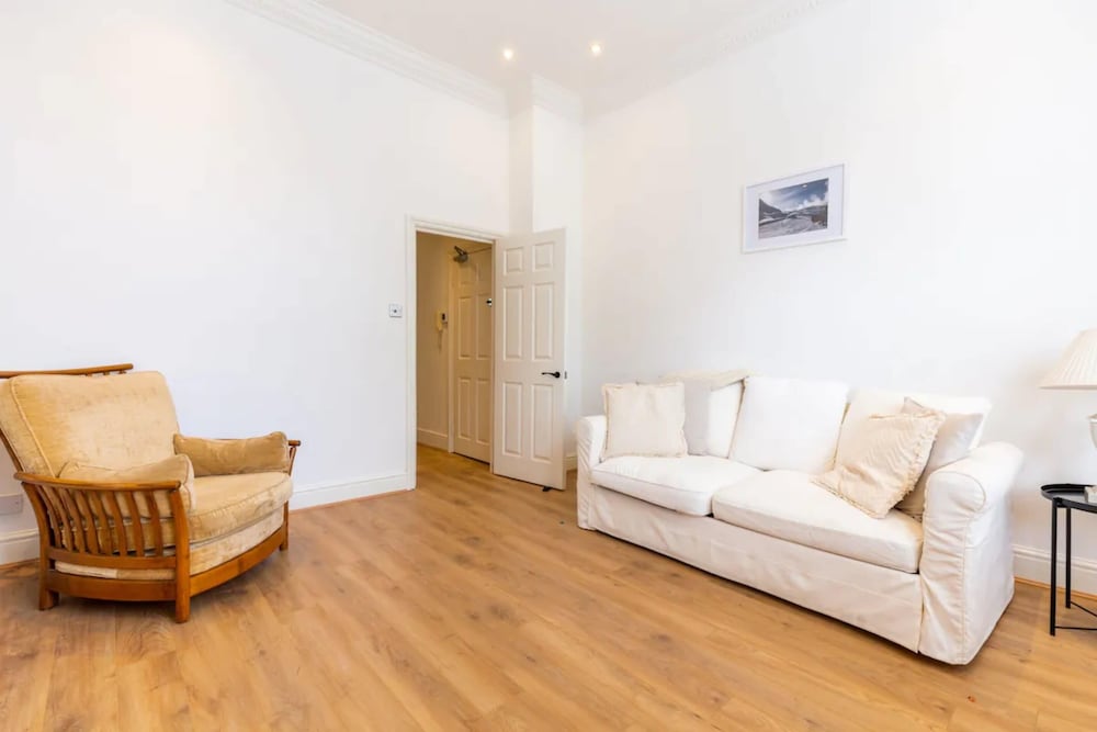 Gorgeous, Newly Renovated 1 Bedroom in Balham With Garden