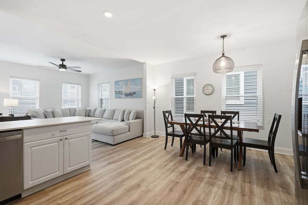 Sea Bright Gem Steps To Beach + Parking 4 Bedroom Home