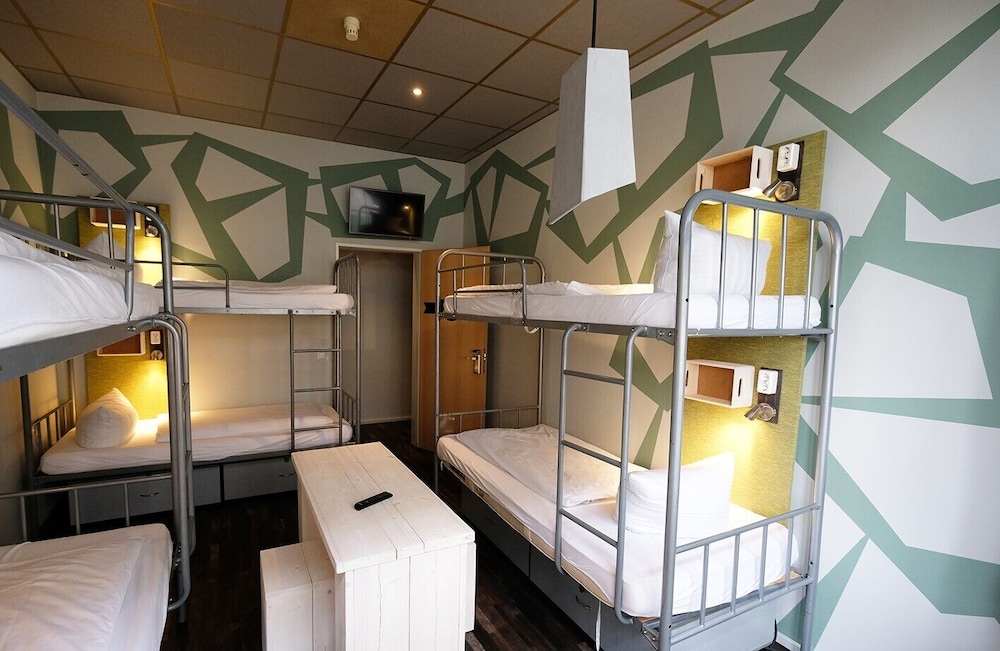 Singer109 Hostel