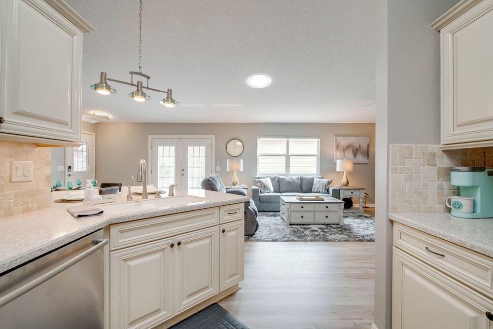 1 Mi to Golf: Home w/ Chic Patio in The Villages
