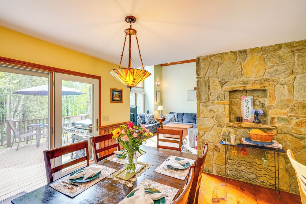 Game Room, Hot Tub! Year-round Dover Retreat