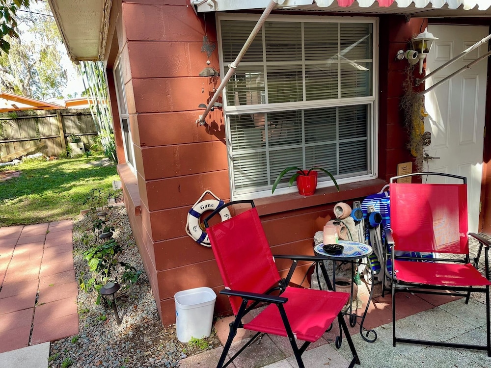 Gulf Side Getaway near Downtown Beaches