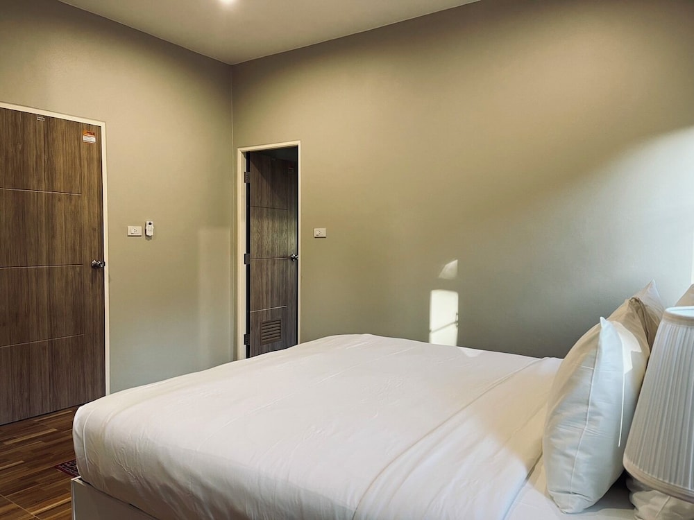 Private 2 Bedrooms Villa Near Waterfall in Khao Lak-terrace Large Bubble Jacuzzi