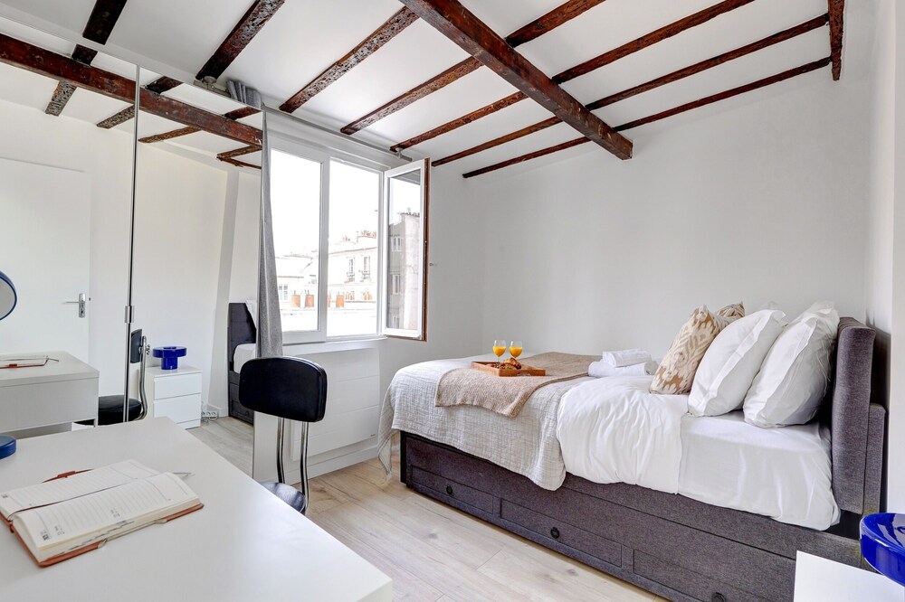 Chic 1BR Steps from Montorgueil