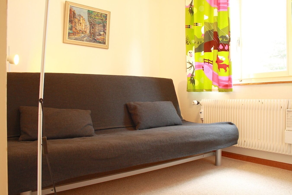Spacious & Central - Rainbow B view 5