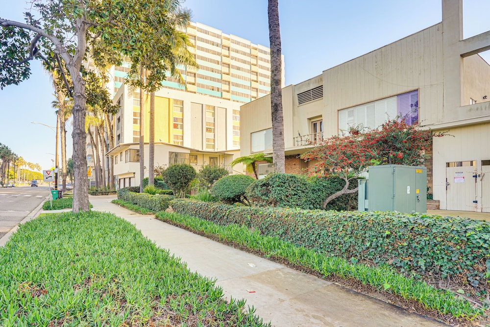 Beachfront Living in Long Beach: 2,500 Sq Ft Condo