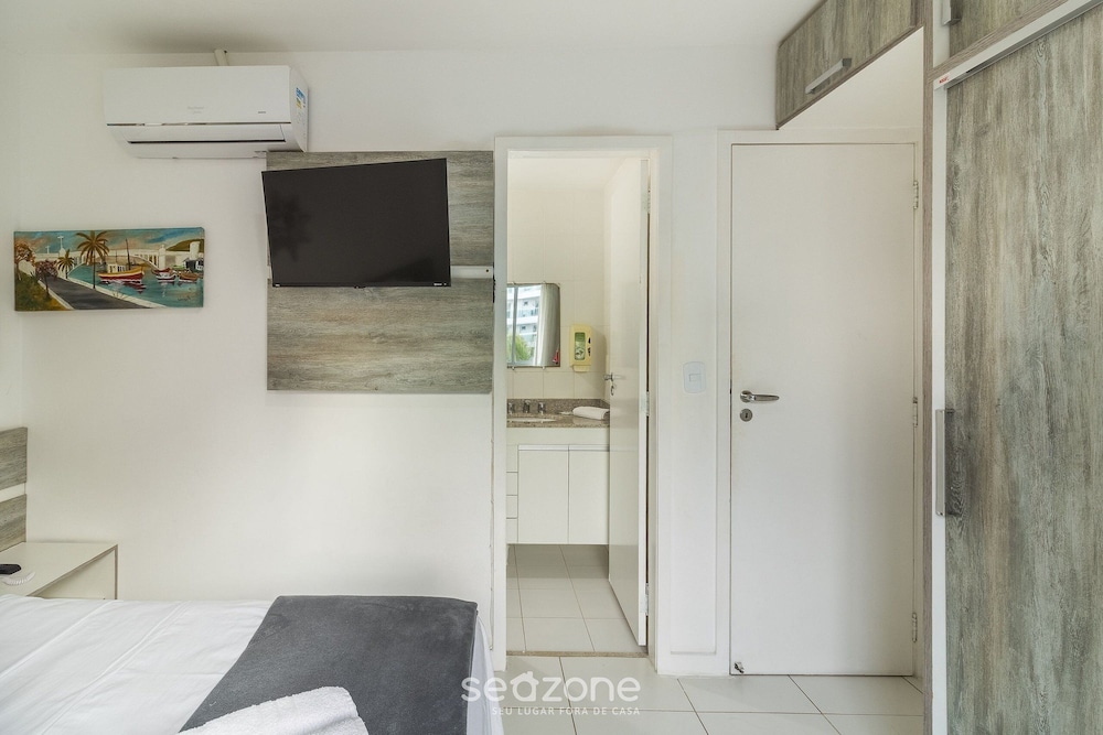 1 Bedroom Apartment in Oceanfront Condo Mnda0217