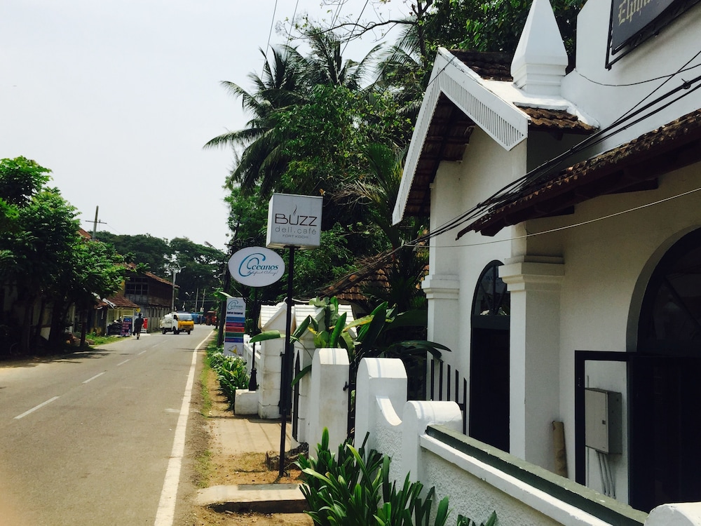 Elphinstone Residency