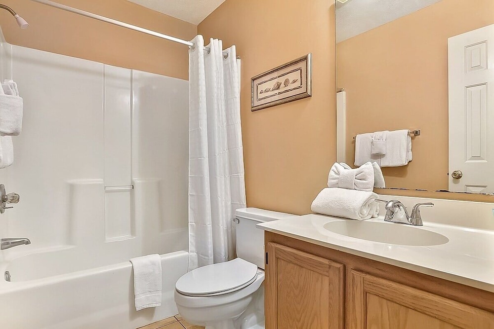 River Oaks 33f 2 Bedroom Condo