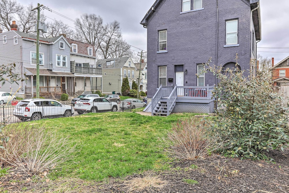 Pet-friendly Condo w/ Deck ~ 3 Mi to Dtwn!