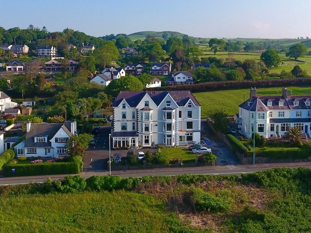 Plas Isa Hotel