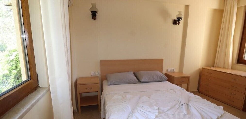 Villa AX12 by JoyLettings view 4