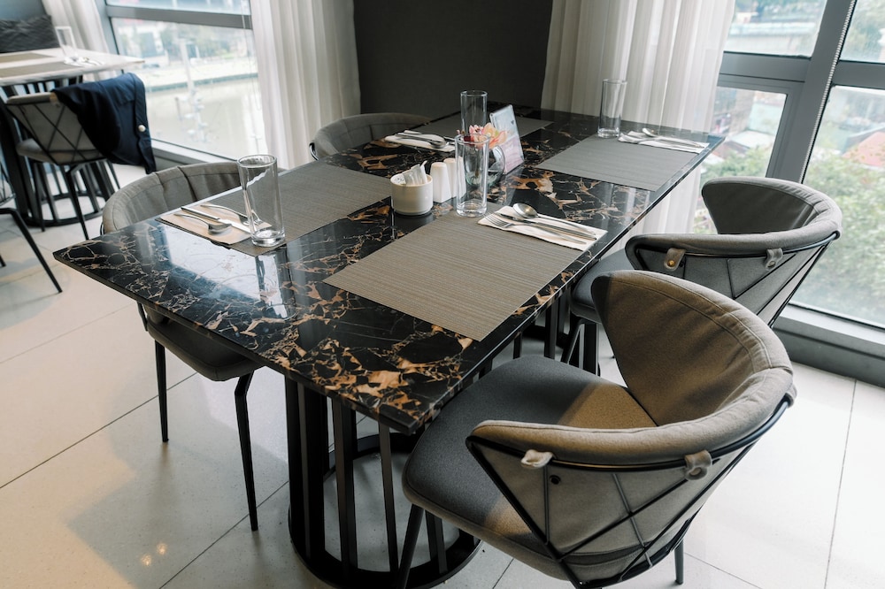 Hotel Residences at Acqua