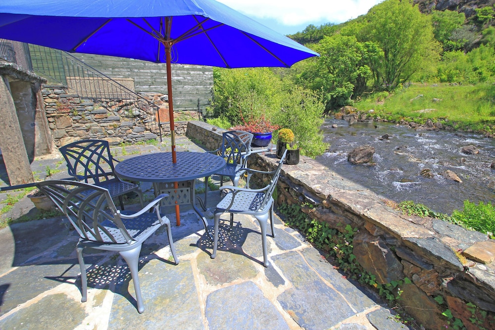 Riverbank Cottage