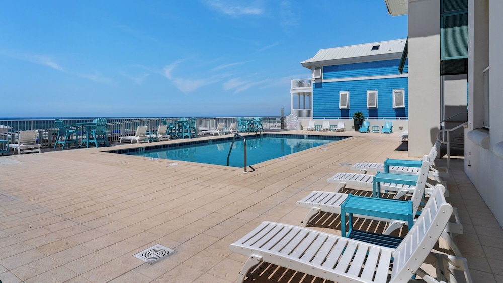 Lakefront Haven in Carillon Beach
