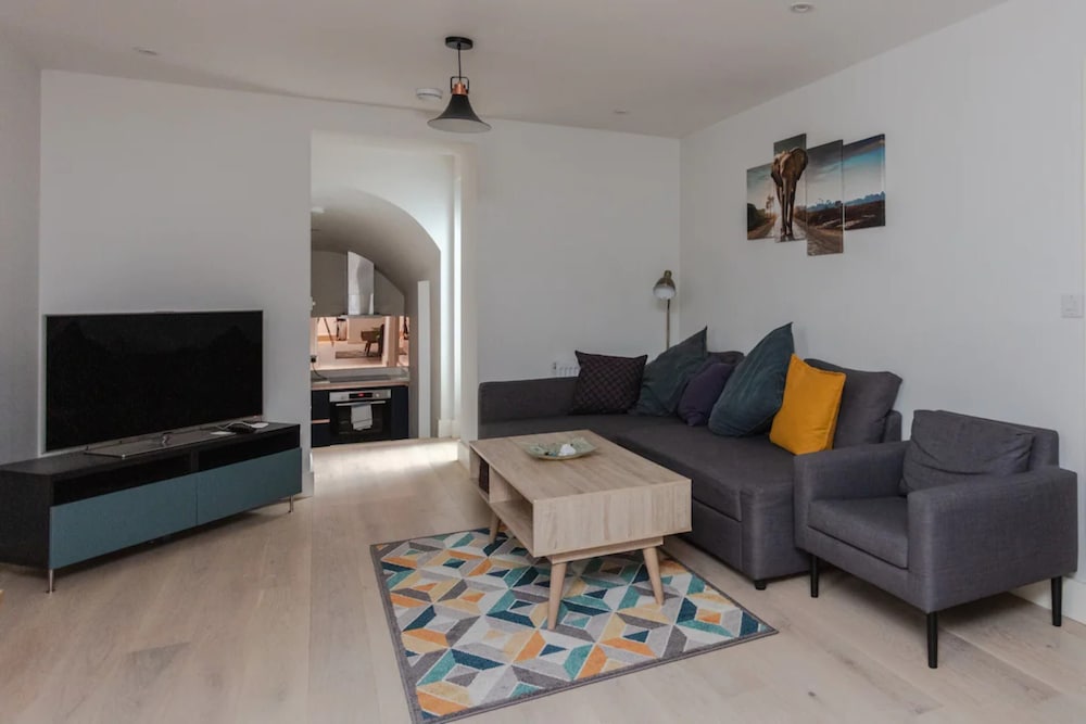 Spacious and Modern Apartment in Pimlico