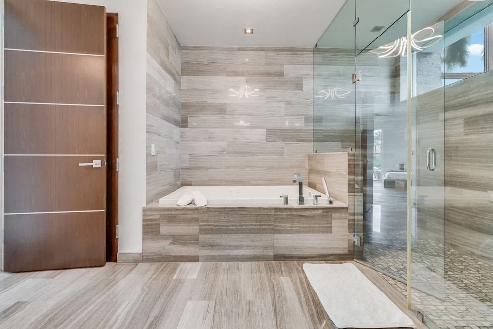 Modern Waterfront Mansion in the Heart of Las Olas Minutes From the Beach