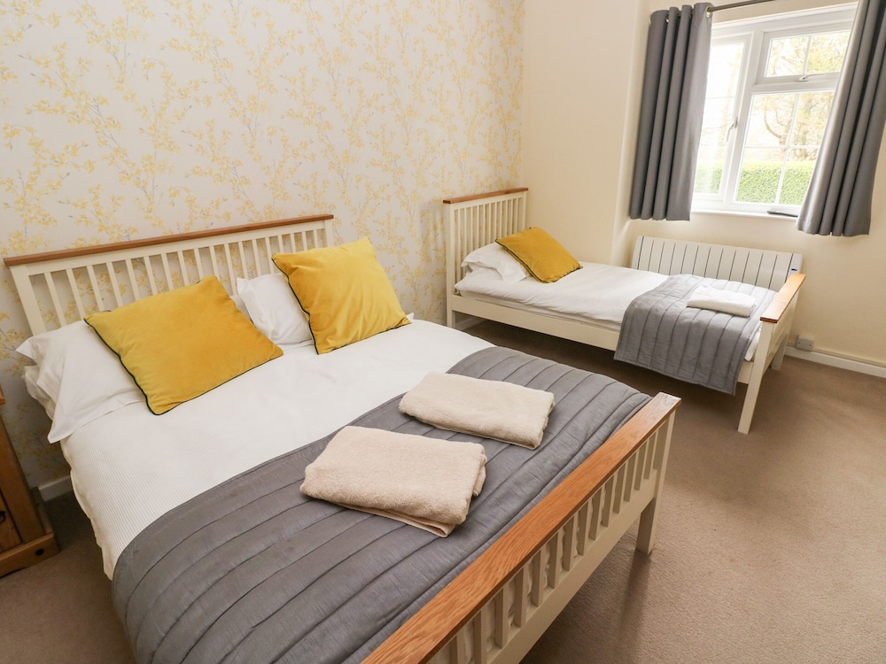 4 Hanbury Lodge view 5