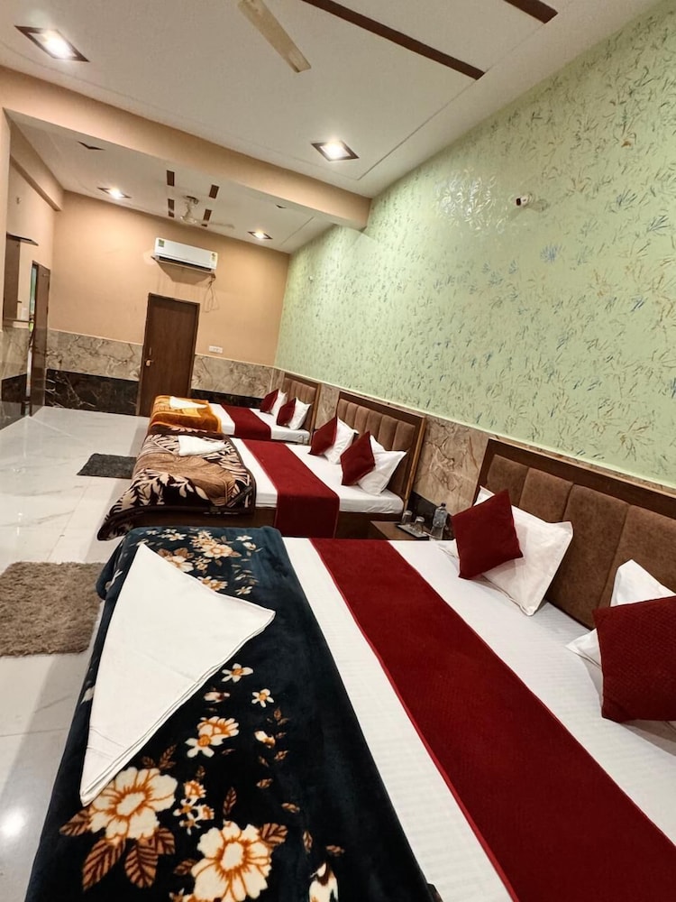 Hotel Raghav Dham