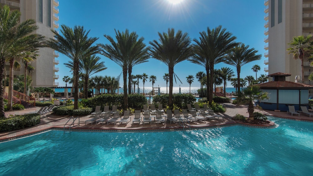 Beachfront Corner Unit w/ Wrap-around Balcony, Close to Attractions!