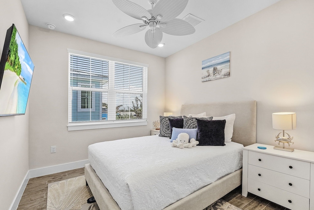 209 Seabreeze Escape: NEW Spacious 5-Bedroom Pool Home 5 Home
