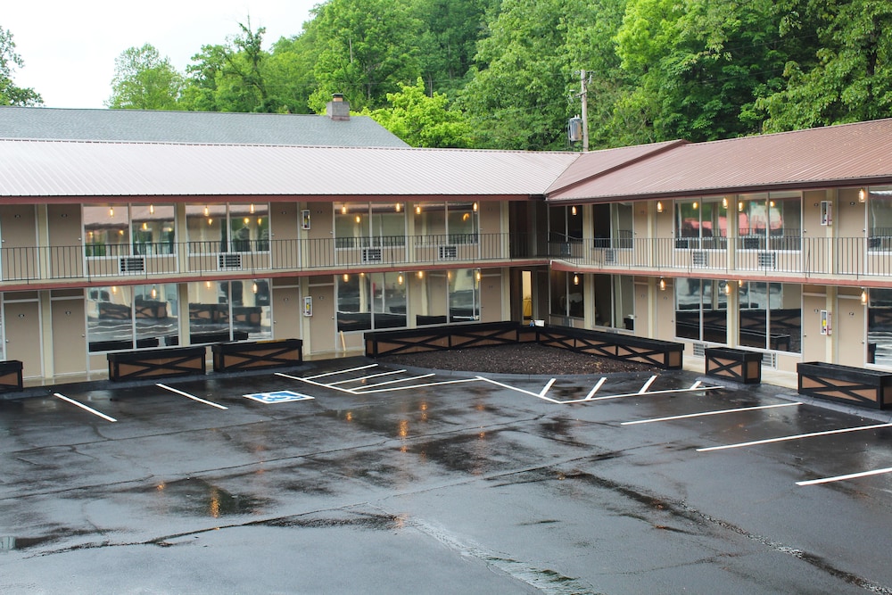 Sleepy Bear Motel
