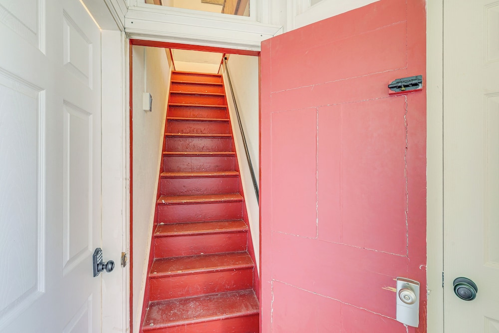 1 Mi to Dtwn: Apartment in Schenectady