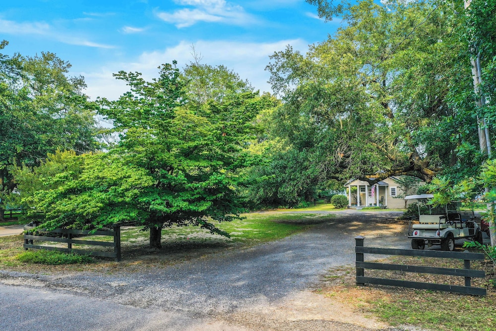 2BR Lakefront Getaway w/ Dock & Boat Launch