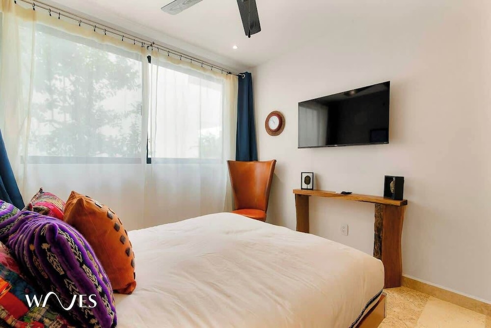 Colorful Perfect Located 2 Br. W/great Amenities