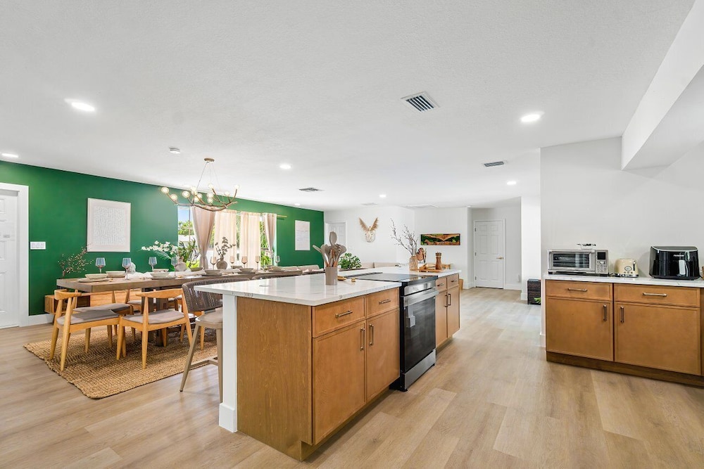 The Garden of Eden | Beautiful Villa w/ Pool & Game Room