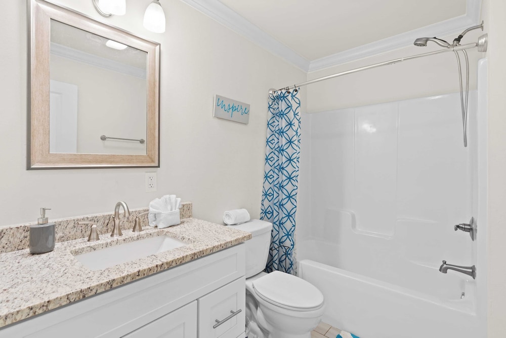 Family-friendly, Close to Beach & Game Room Windswept by Avantstay
