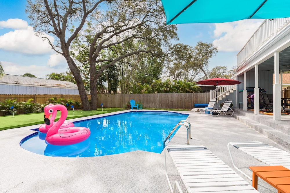 Tropical Oasis With Heated Pool