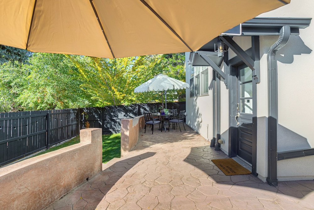 Wash Park Access: Denver Apt w/ Outdoor Dining!