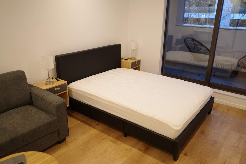Modern, Cosy Studio Apartment Auckland Central view 2