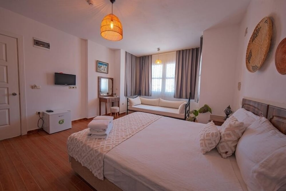 Mor Salkım Konağı
