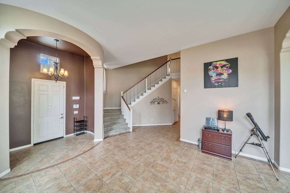 Spacious Golf Course Retreat - w/ Modern Kitchen