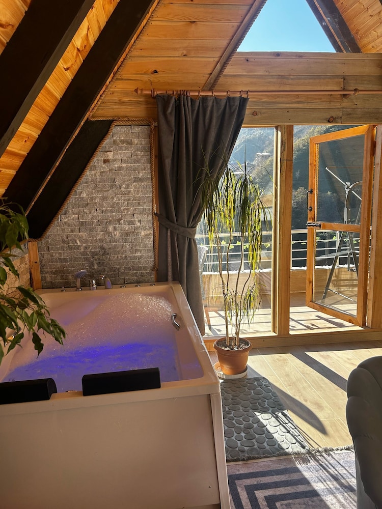 Bardi Suit Bungalov