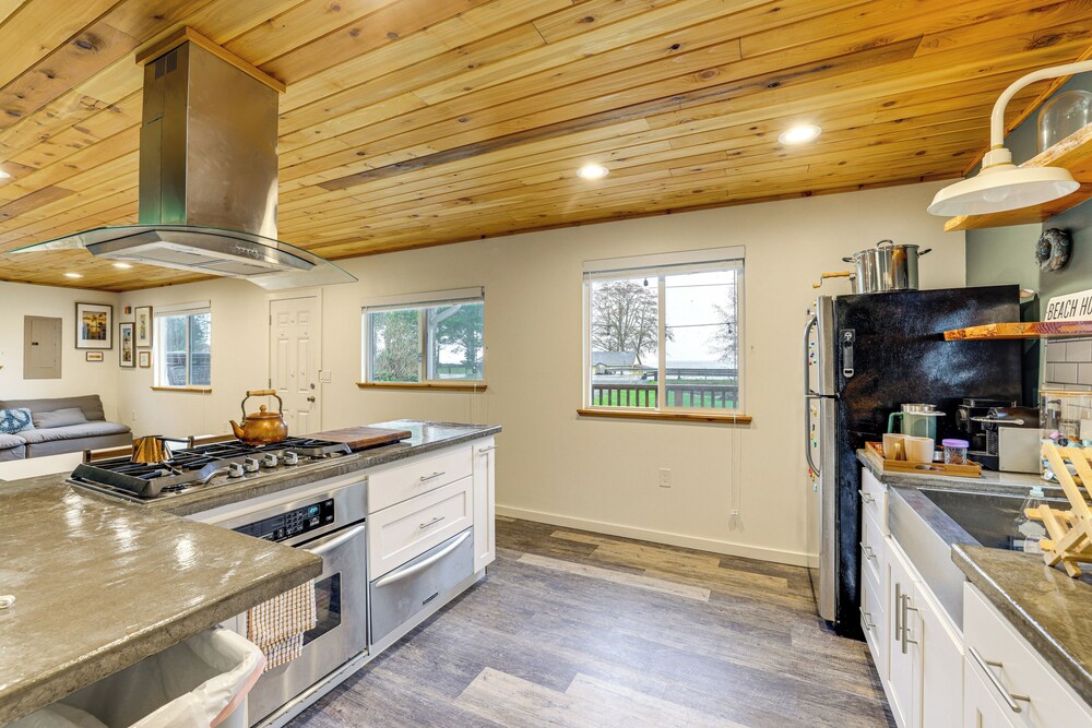 Walk to Beach: Creek-front Sekiu Home w/ Fire Pit!