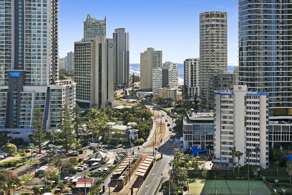 Ocean View 2-bed Studio In the Heart of Surfers