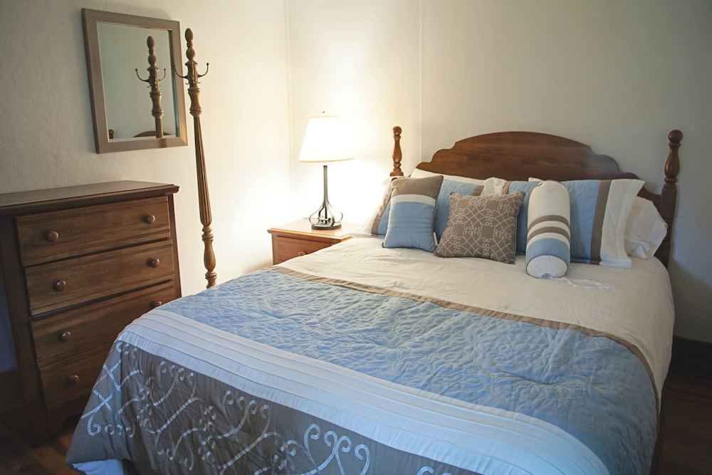Blue Hill Lodge