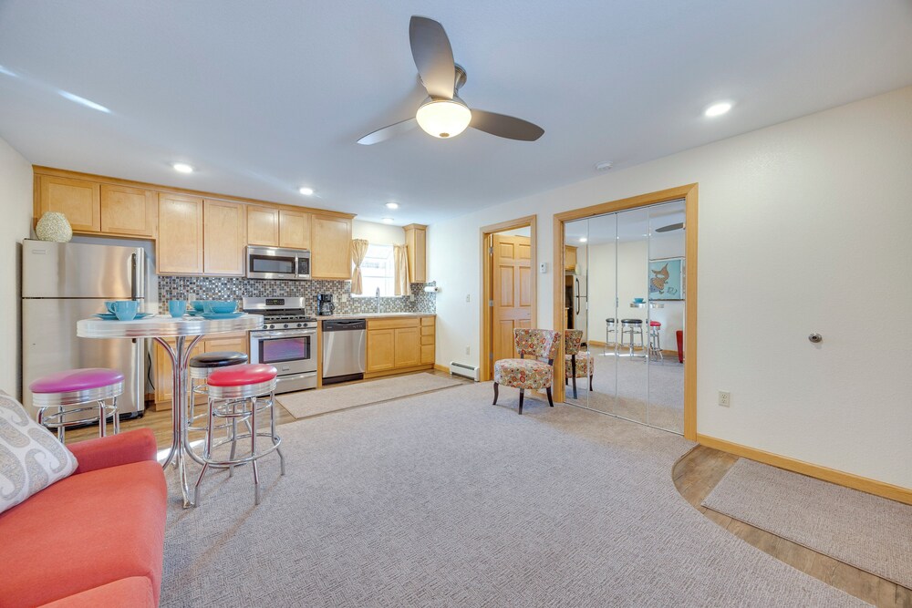 Mountain-view Apt: Walk to Local Attractions!