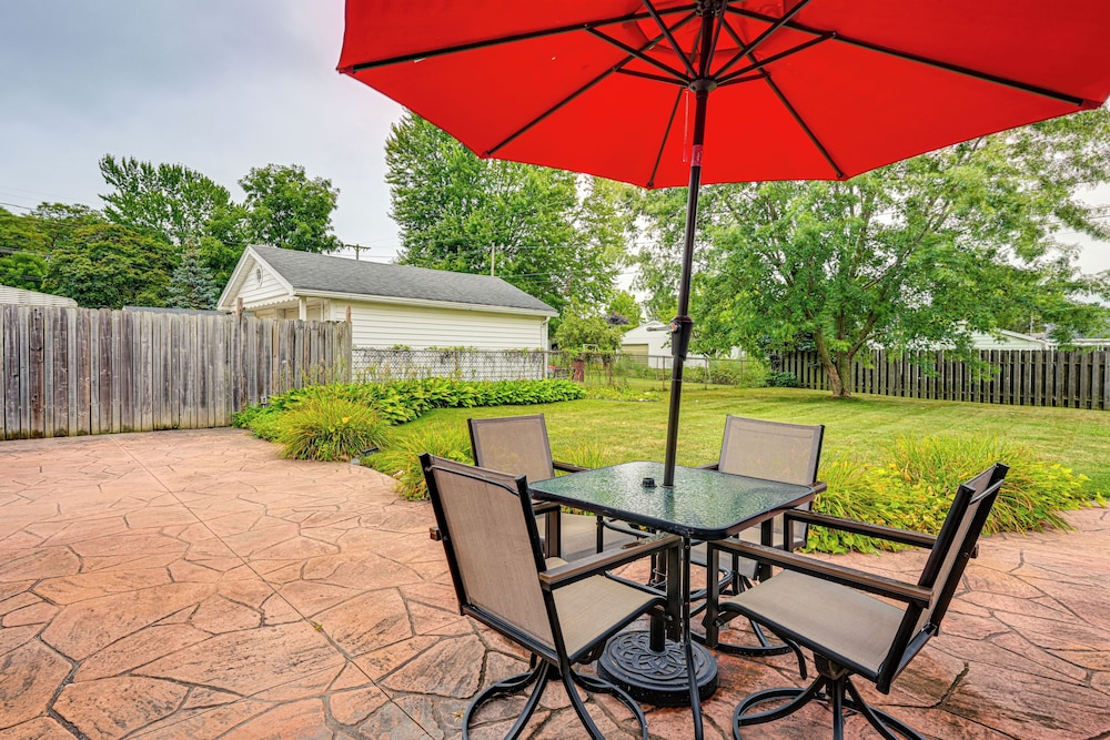 1 Mi to Dtwn: Suburban Home w/ Yard in Owosso