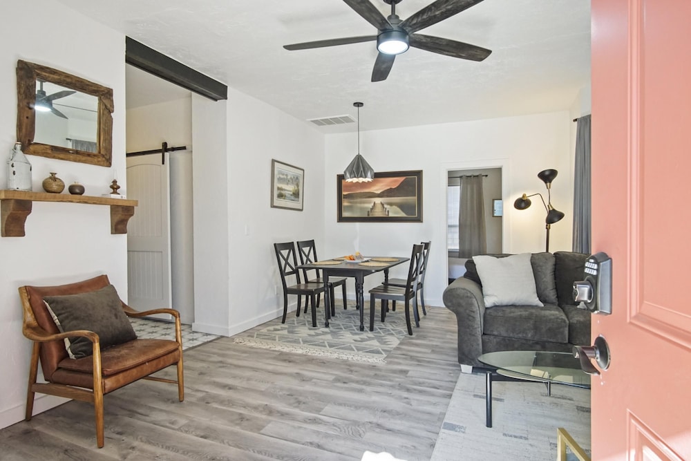 Oklahoma City Vacations - 3-story 6-bedroom 4 Bathrooms 3min-asian Dist - Property Image 69