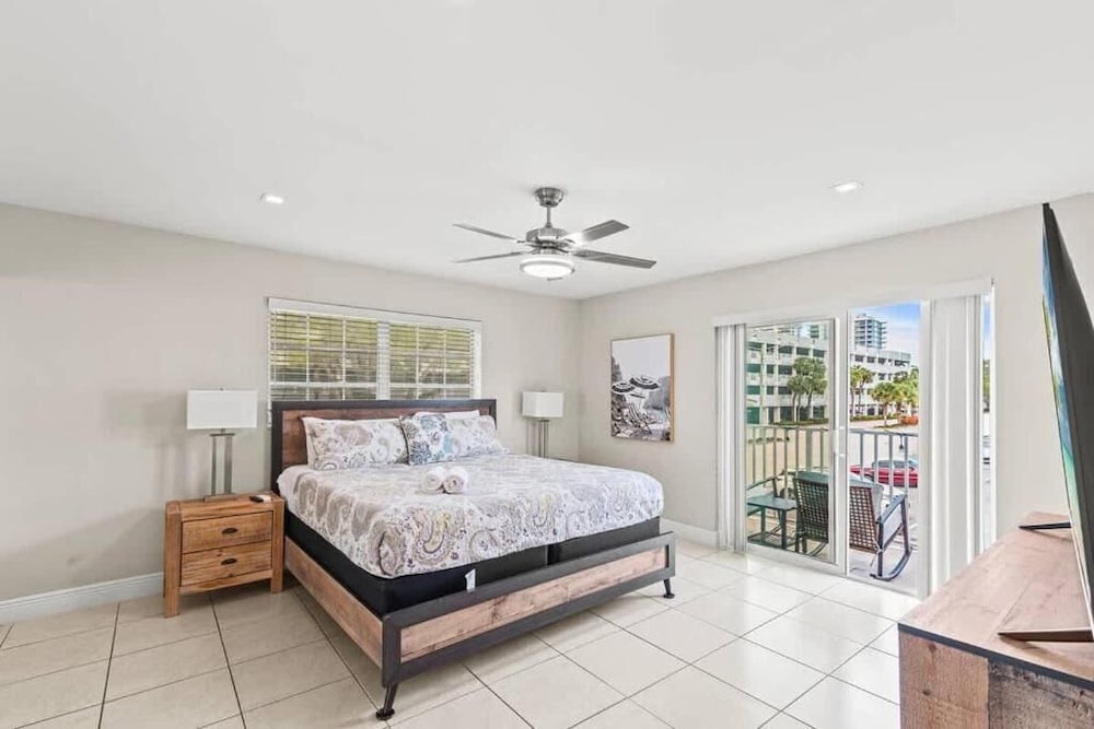 Colonial Manor Condos - Fort Lauderdale